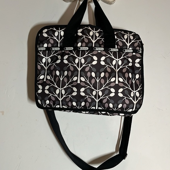 LESPORTSAC Messenger Travel Crossbody Bag - Picture 4 of 10